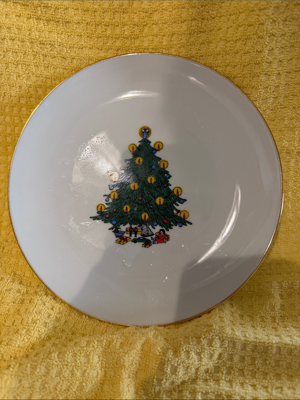 Vintage (2005) BC Clark  Decorative Holiday Plate with Green Christmas Tree
